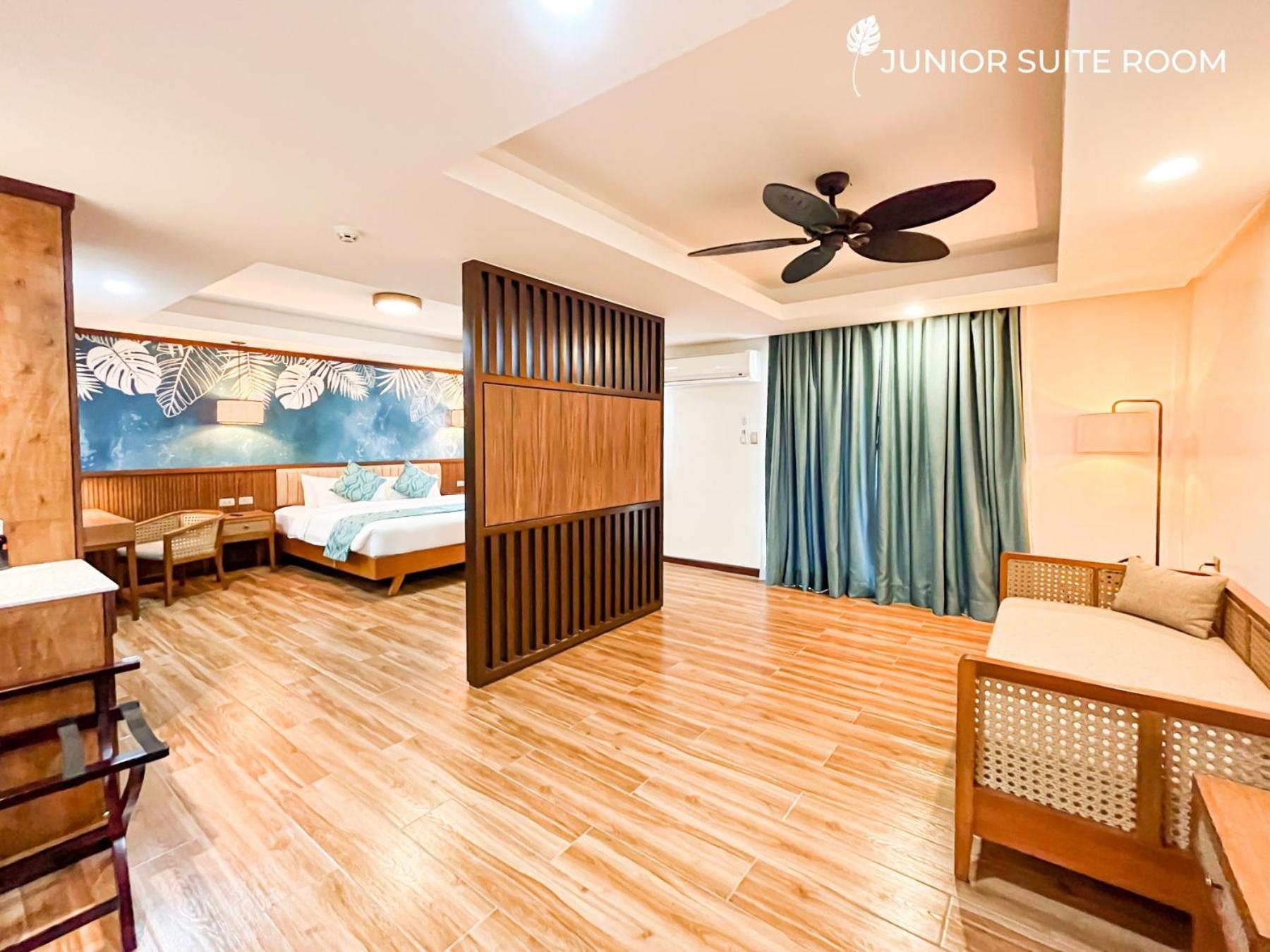 La Jolla Luxury Beach Resort Bagac Exterior photo