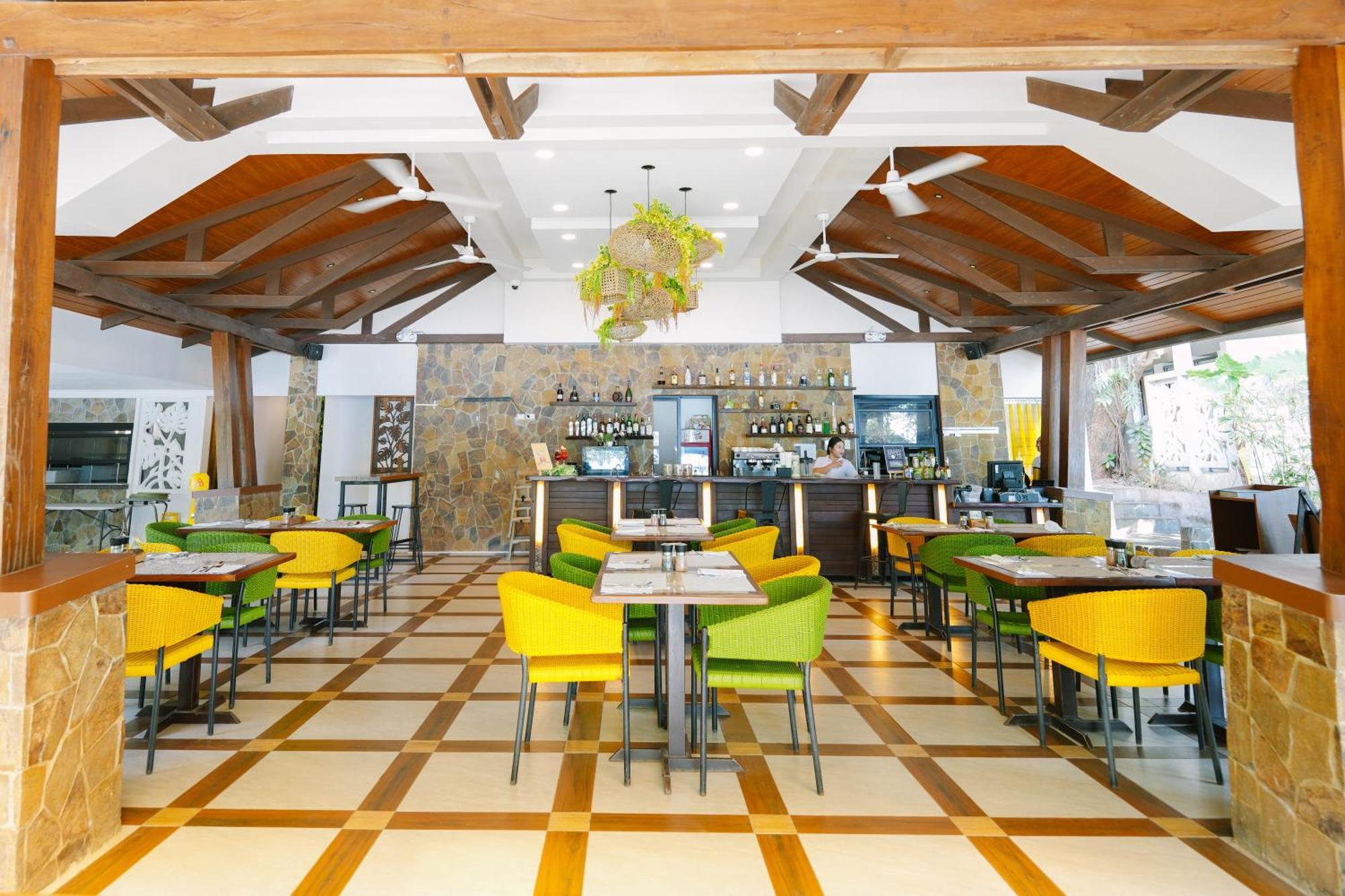 La Jolla Luxury Beach Resort Bagac Exterior photo